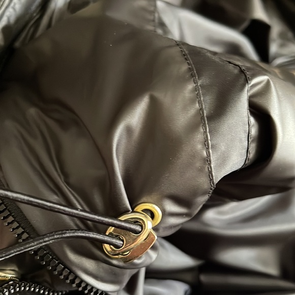 NWT - Guess puffer coat - Picture 10 of 15